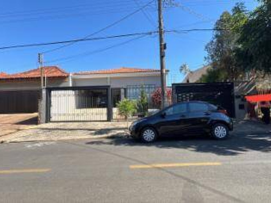 Foto de Casa em leilão no bairro Jardim do Bosque em Catanduva - SP