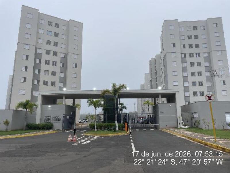 Foto de Apartamento em leilão no Condomínio Portal Begonias do Campo em Araras - SP