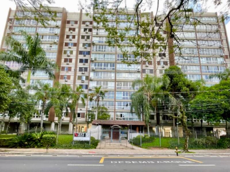 Foto de Apartamento em leilão no Edifício Tapejara em Porto Alegre - RS