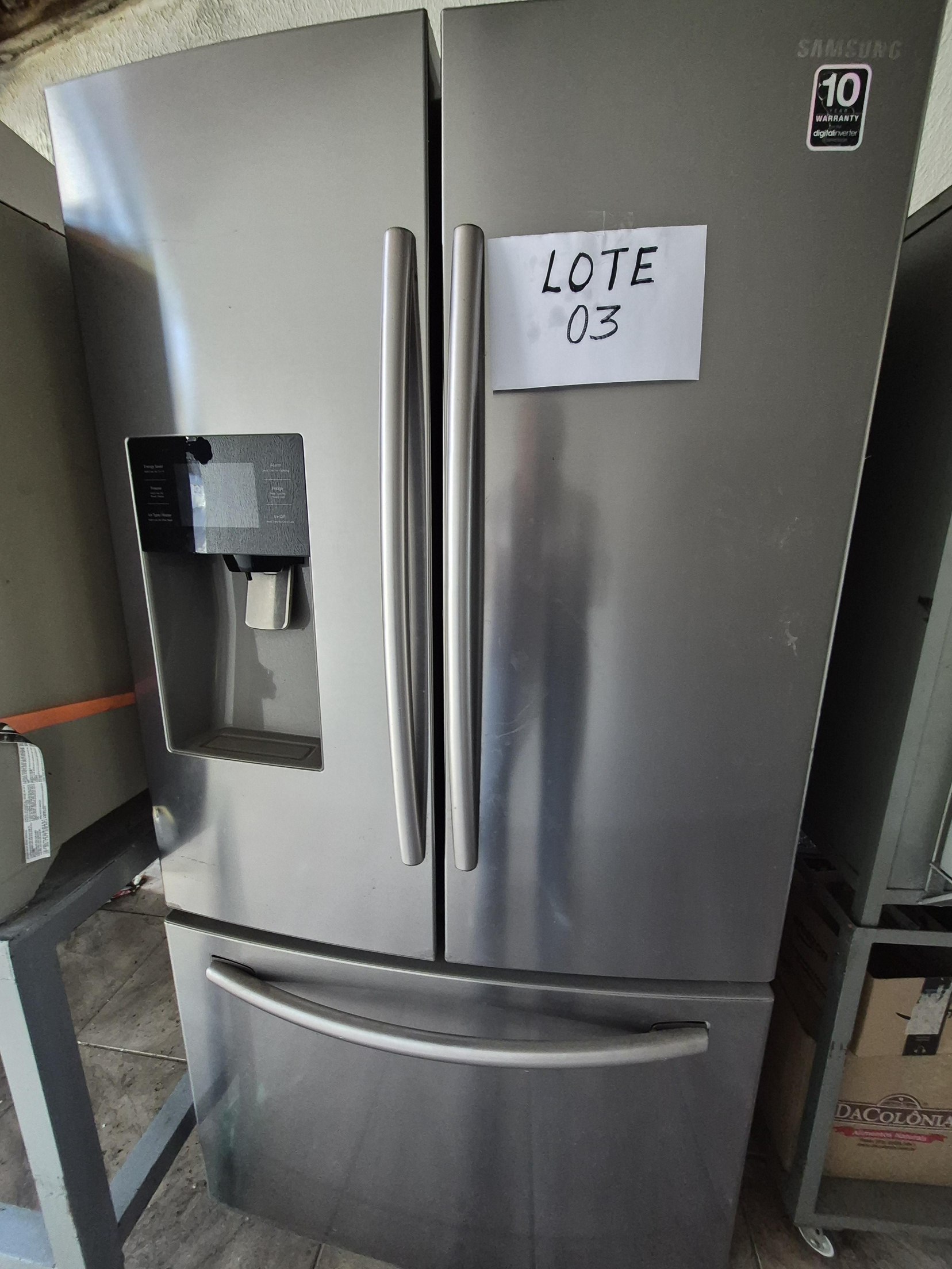 Foto de Geladeira Samsung French Door Inox com Dispenser