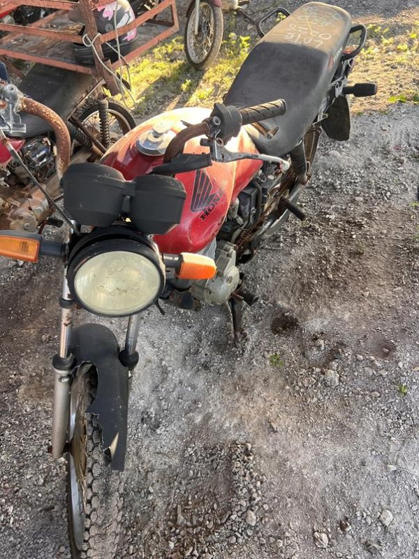 Foto de HONDA/CG 125 FAN KS, ANO/MOD 2011/2012, COR VERMELHO, COMBUSTIVEL GASOLINA, PLACA NMN1379 - AL, RENAVAM 379975017, ID CHASSI 9C2JC4110CR4197