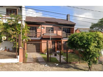 Foto de Casa em leilão no bairro Jardim São Pedro em Porto Alegre - RS