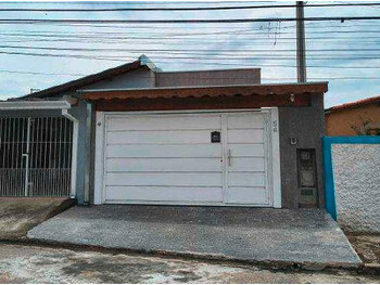 Foto de Casa em leilão no bairro Parque Santo Antônio em Jacareí - SP