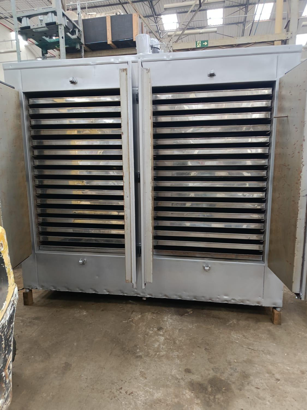Foto de ESTUFA EM AÇO CARBONO COM BANDEJAS EM AÇO INOX,