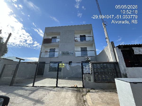 Foto de Apartamento em leilão no bairro Maria Regina em Alvorada - RS
