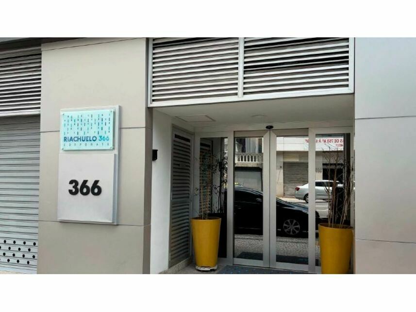Foto de Comercial em leilão em Rio De Janeiro - RJ