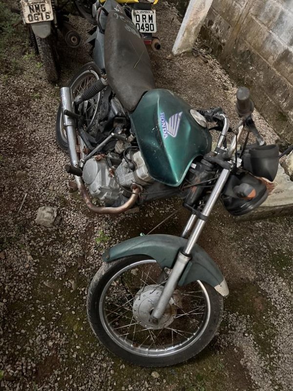 Foto de HONDA/CG 150 TITAN KS, ANO/MOD 2004/2004, COR VERDE, COMBUSTIVEL GASOLINA, PLACA MUQ1553 - AL, RENAVAM 826327109, ID CHASSI 9C2KC08104R02709