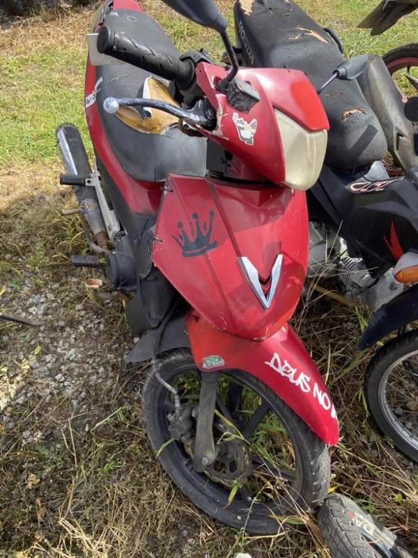 Foto de TRAXX/JL125-9, ANO/MOD 2014/2014, COR VERMELHA, COMBUSTIVEL GASOLINA, PLACA 1 EMPLAC - N/I, RENAVAM 1100884367, ID CHASSI 951BXKHE3EB000008