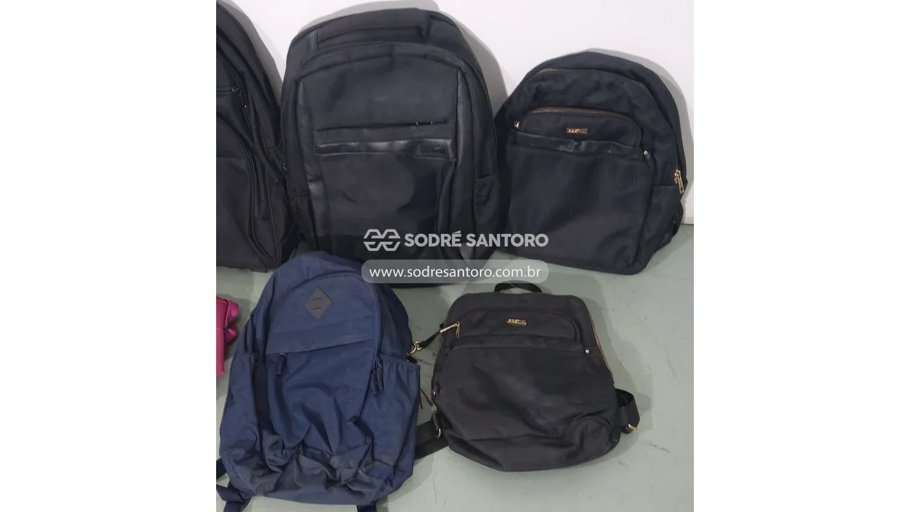 Foto de 6 mochilas e 2 bolsas sestini