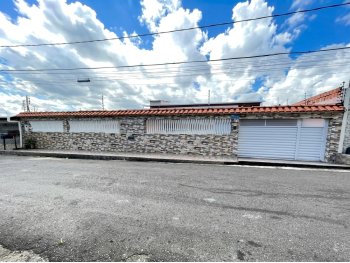 Foto de Casa em leilão no Conjunto Residencial Ajuricaba em Manaus - AM