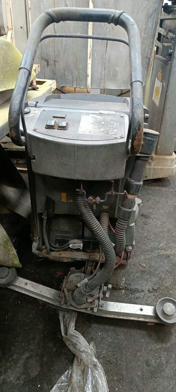 Foto de LAVADORA AUTOMATICA DE PISO MARCA KARCHER, MODELO B40