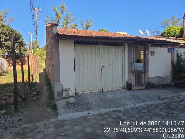 Foto de Casa em leilão no bairro Jardim America em Cruzeiro - SP