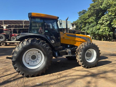 Foto de TRATOR AGRÍCOLA VALTRA BH165 4X4, ANO AQUIS.: 2013, SÉRIE: H165341375 (Ref: 4)
