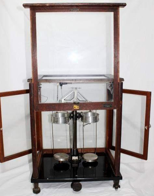 Foto de Balança de precisão importada Sartorius Werke fabricado pela Gottingen por volta de 1930