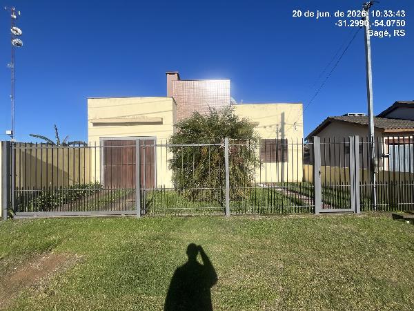 Foto de Casa em leilão no bairro Industrial I em Bagé - RS