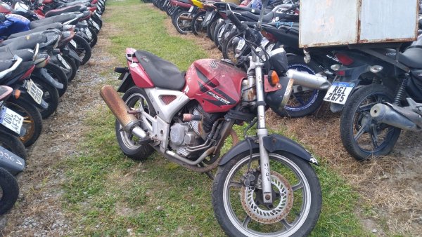 Foto de HONDA/CBX 250 TWISTER, ANO/MOD 2007/2008, COR VERMELHA, COMBUSTIVEL GASOLINA, PLACA MVE0274 - AL, RENAVAM 947493409, ID CHASSI 9C2MC35008R02