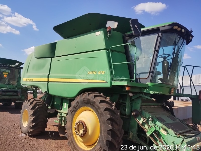 Foto de COLHEITADEIRA DE GRÃOS MODELO 9670 STS - Vxxxxx9 - 2013