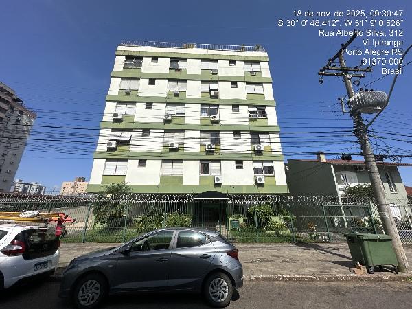 Foto de Apartamento em leilão no Edifício Monte Vêneto em Porto Alegre - RS
