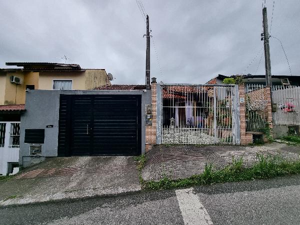 Foto de Casa em leilão no Loteamento Parque Residencial San Marino em São José - SC